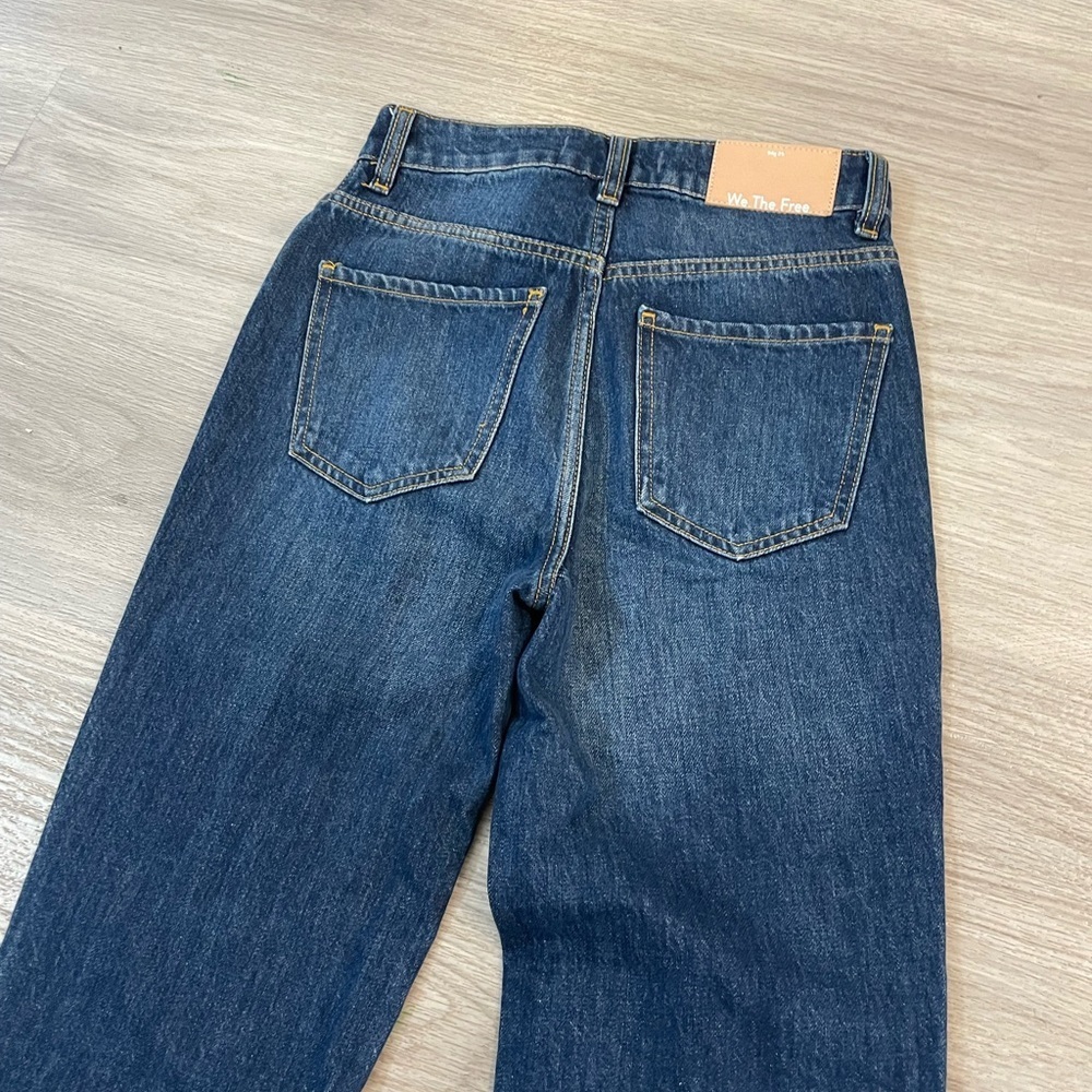 Awesome FREE PEOPLE Flared Blue Jeans with Distressed Cuffs. 24/33 - Picture 4 of 12